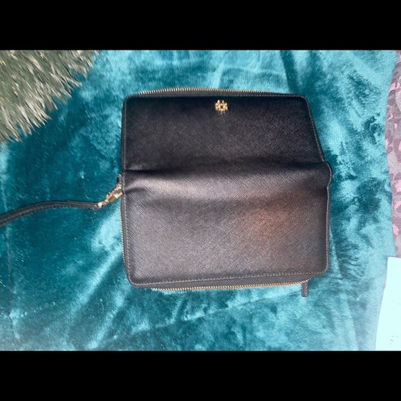 Tory Burch black wallet with gold tone zipper. - Picture 4 of 9